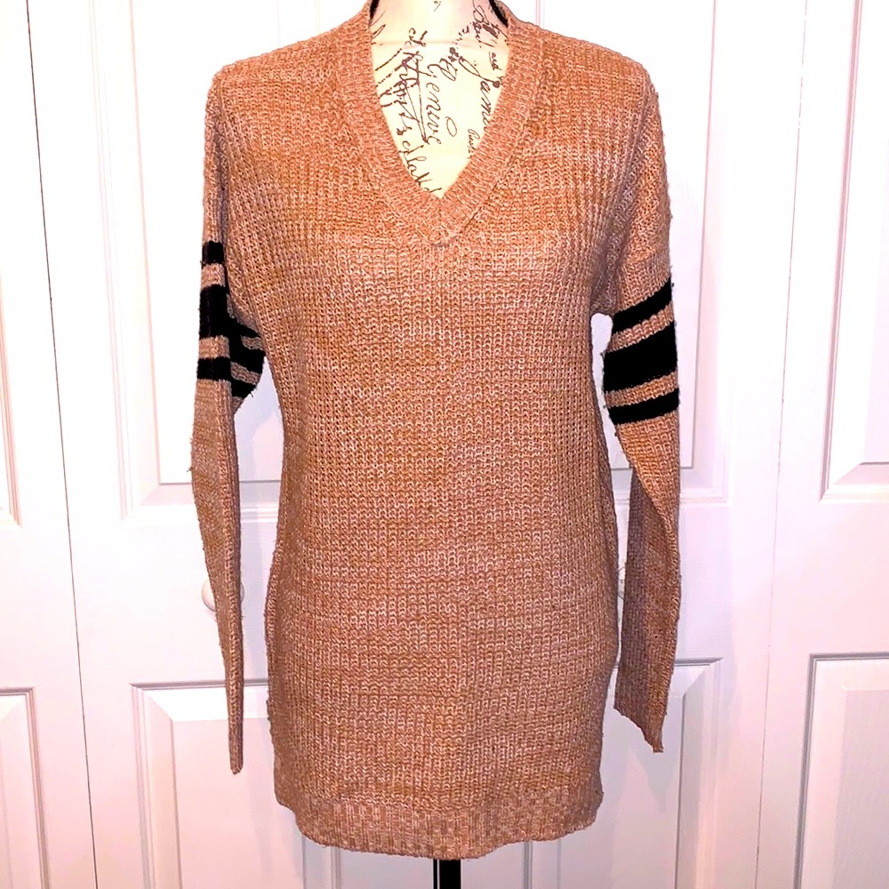 *****Like New***** Women’s V-Neck Sweater.